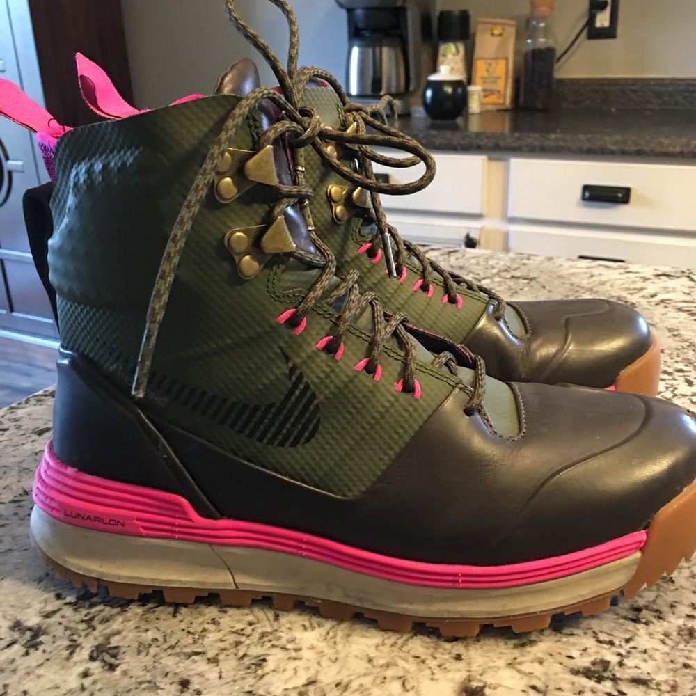 Women’s Nike Lunaterra Arktos H2O Repel sz 8